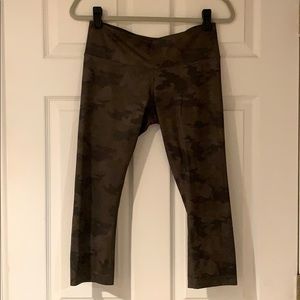 Lululemon camo luxtreme crops
